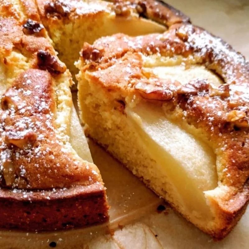 Torta Pellecchiella di Ceraldi Caffè con albicocche del Vesuvio
